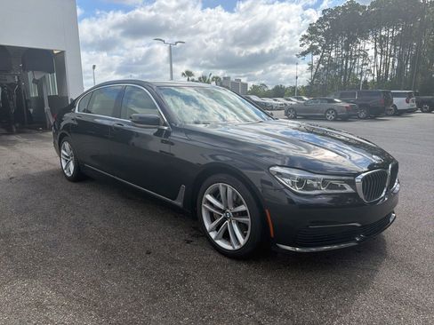 Used 2019 BMW 750i w/ Executive Package RWD image 4