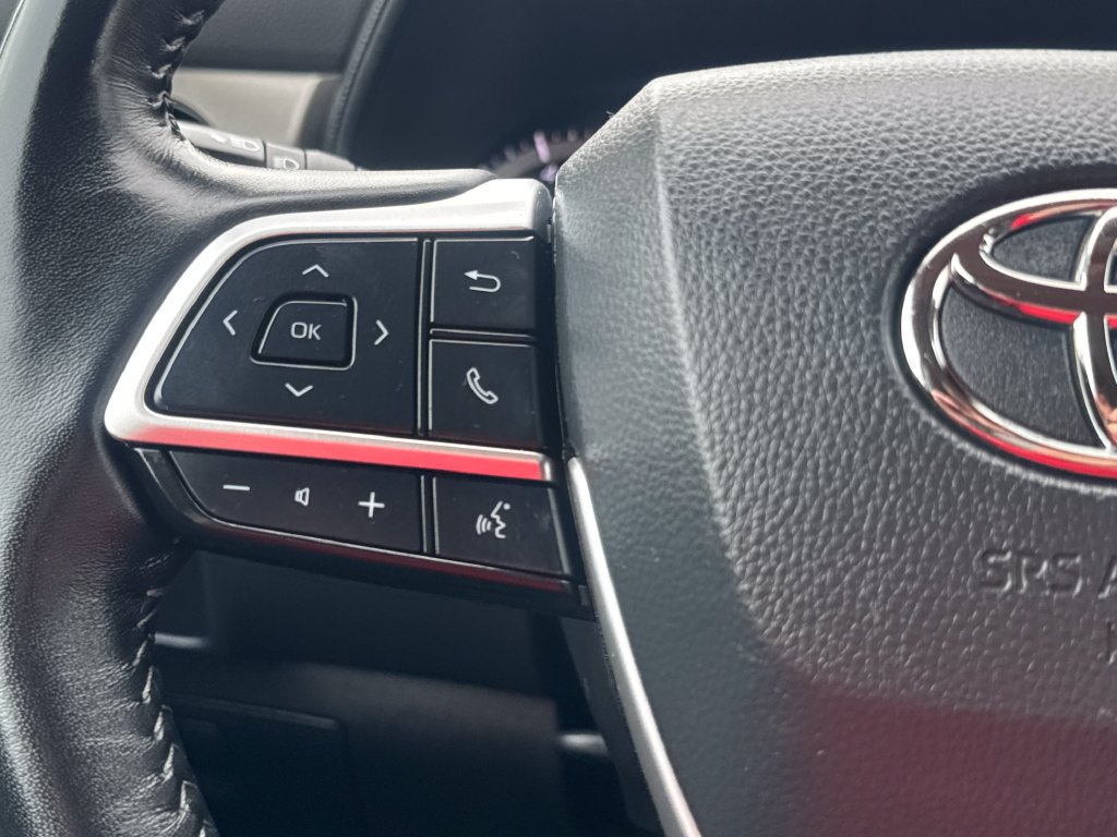 Used 2023 Toyota Highlander LE FWD image 21