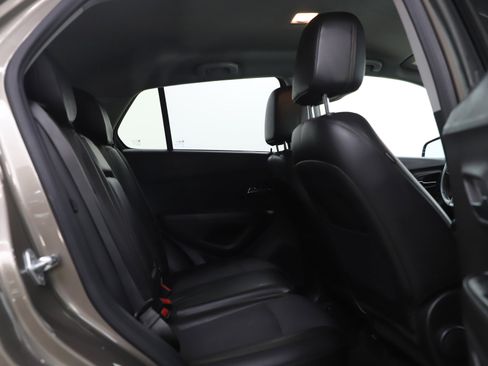 Used 2021 Chevrolet Trax LT image 12