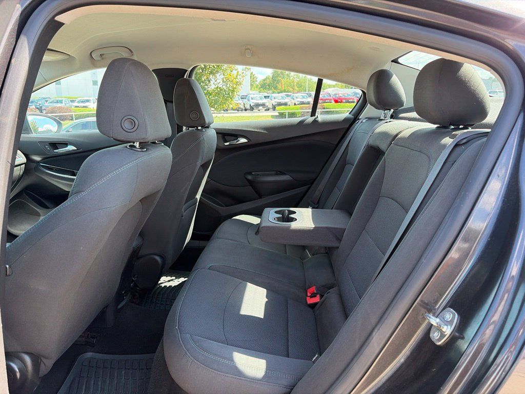 Used 2017 Chevrolet Cruze LT FWD image 33