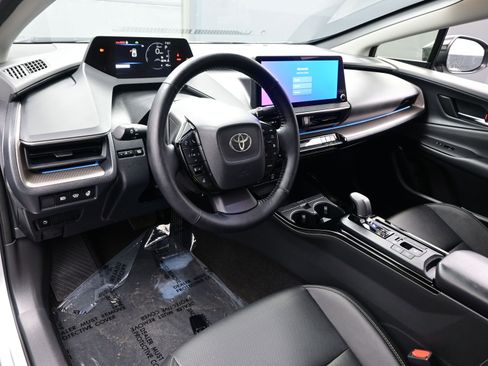 Used 2025 Toyota Prius XLE image 13