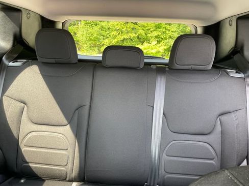 Used 2021 Jeep Renegade Latitude AWD/4WD image 38