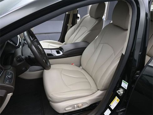 Used 2017 Buick LaCrosse Preferred image 11