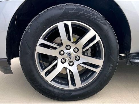 Used 2023 Ford Expedition Limited AWD/4WD image 9