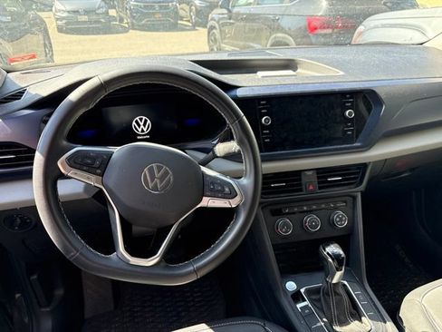 Certified 2022 Volkswagen Taos SE AWD/4WD image 6