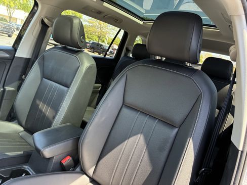 Used 2024 Volkswagen Tiguan SE image 21