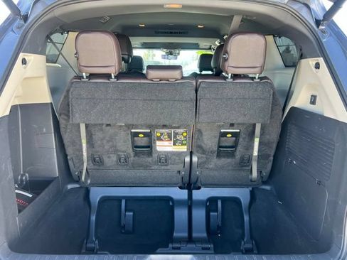 Used 2024 Toyota Sienna Platinum FWD image 54
