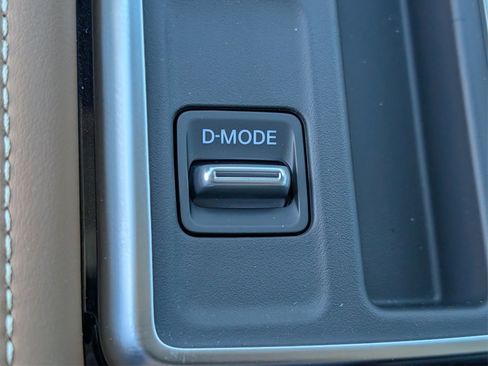 New 2026 Nissan Pathfinder Platinum image 17