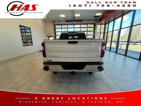 Used 2021 Chevrolet Silverado 1500 LT AWD/4WD image 4