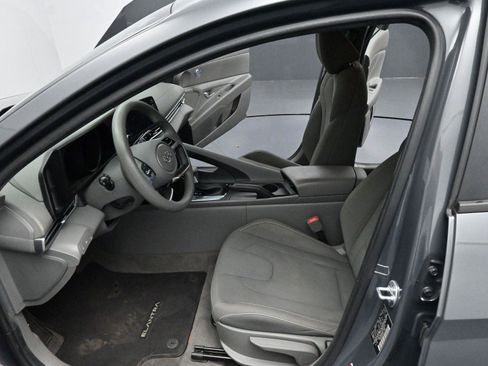 Used 2023 Hyundai Elantra SEL image 11