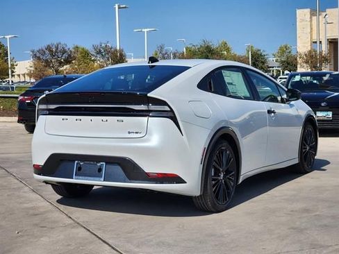 New 2026 Toyota Prius Plug-In Hybrid FWD image 4