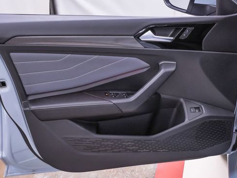 Used 2025 Volkswagen Jetta SEL image 30