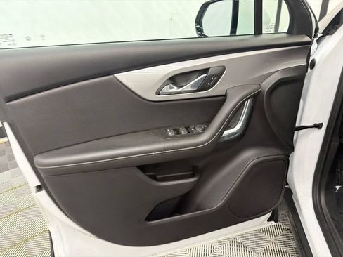 Used 2025 Chevrolet Blazer LT FWD image 11
