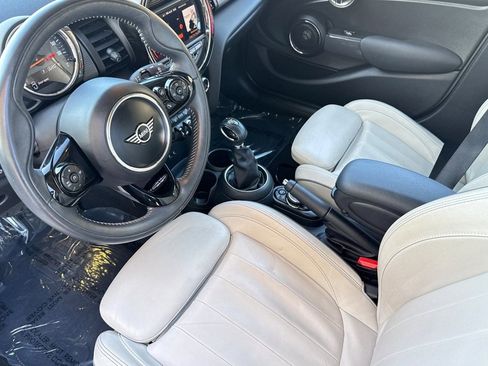 Used 2019 MINI Cooper 4-Door Hardtop w/ Signature Upholstery Package image 4