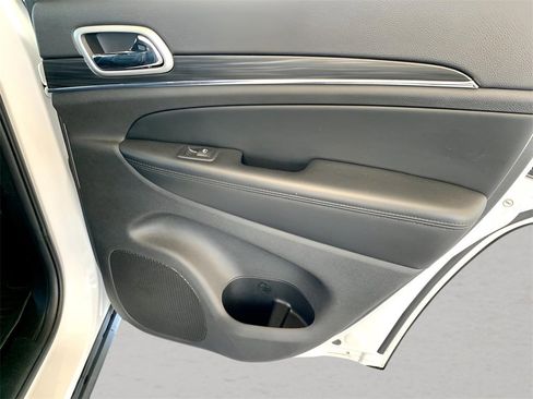 Used 2020 Jeep Grand Cherokee Limited w/ Luxury Group II image 27