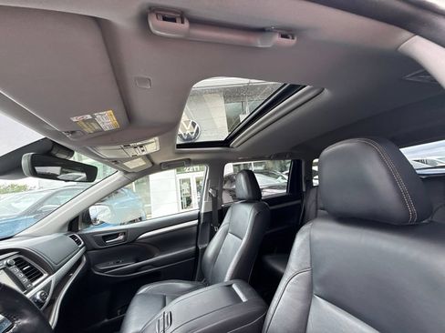 Used 2018 Toyota Highlander XLE AWD/4WD image 15