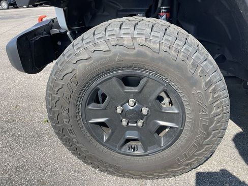 Used 2023 Jeep Gladiator Mojave w/ LED Lighting Group AWD/4WD image 2