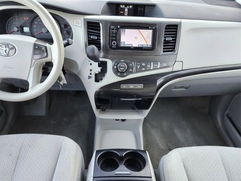 Used 2013 Toyota Sienna LE image 12