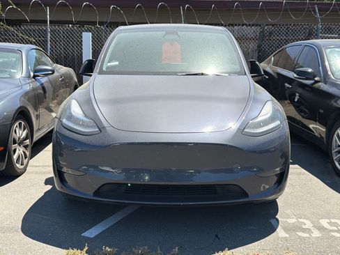 Used 2023 Tesla Model Y Performance AWD/4WD image 2