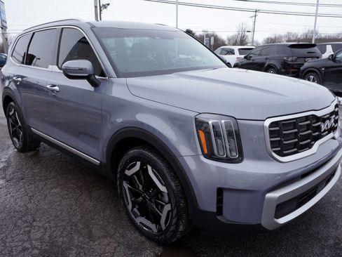 Used 2023 Kia Telluride S w/ S Sunroof Package image 3