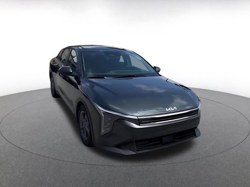 Used 2025 Kia K4 LXS FWD image 3
