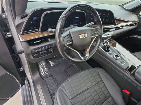 Used 2024 Cadillac Escalade ESV Sport Platinum image 10