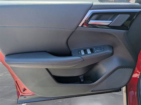 New 2025 Mitsubishi Outlander SE image 15