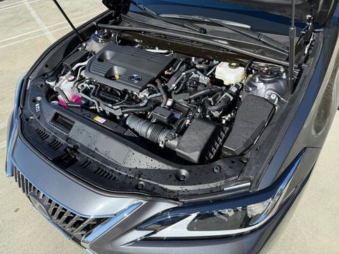 Certified 2025 Lexus ES 300h w/ Premium Package image 6