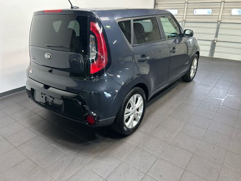 Used 2016 Kia Soul + FWD image 3