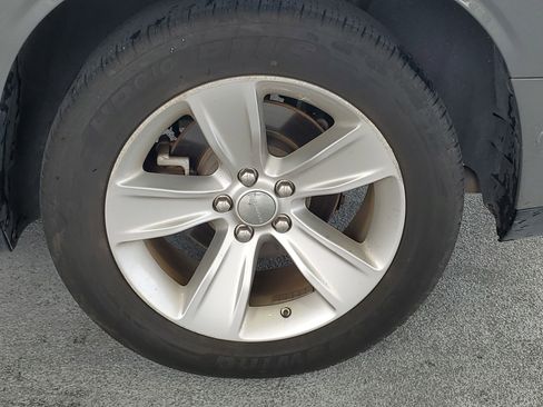 Used 2023 Dodge Challenger SXT image 6