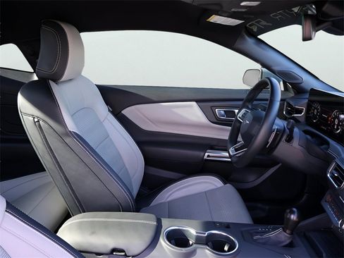 Used 2024 Ford Mustang GT Premium image 9