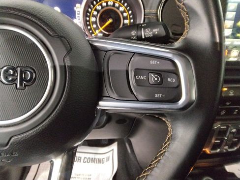 Used 2021 Jeep Gladiator Overland image 13