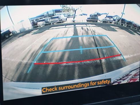 Used 2023 Toyota Highlander L image 3