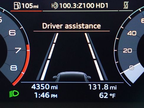 Used 2025 Audi Q3 2.0T Premium w/ Convenience Package image 16