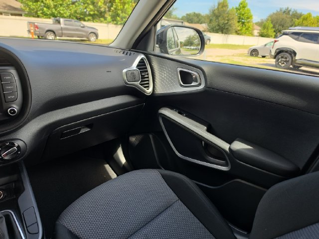 Certified 2025 Kia Soul LX FWD image 9