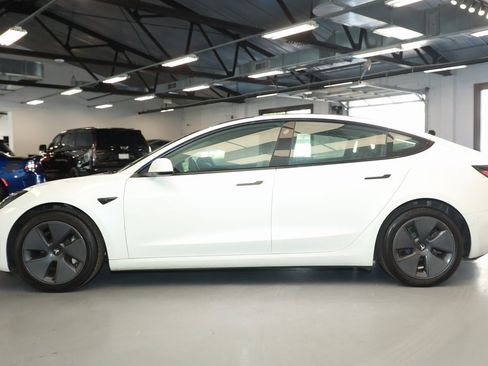 Used 2023 Tesla Model 3 Standard Range image 4