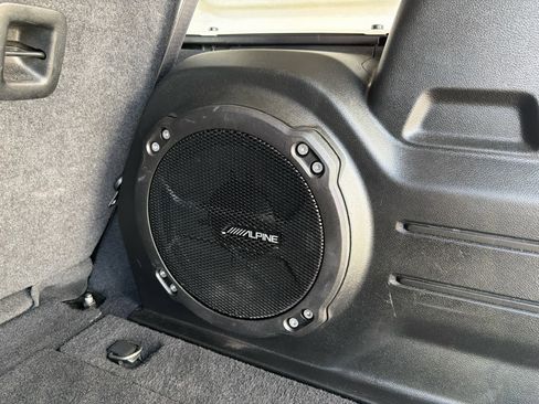 Used 2018 Jeep Wrangler Unlimited Sahara image 12