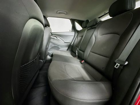 Used 2018 Hyundai Elantra GT image 13