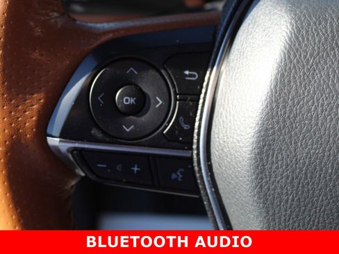 Used 2020 Toyota Avalon Limited image 17