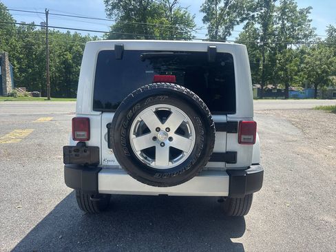 Used 2012 Jeep Wrangler Sahara w/ Connectivity Group AWD/4WD image 13