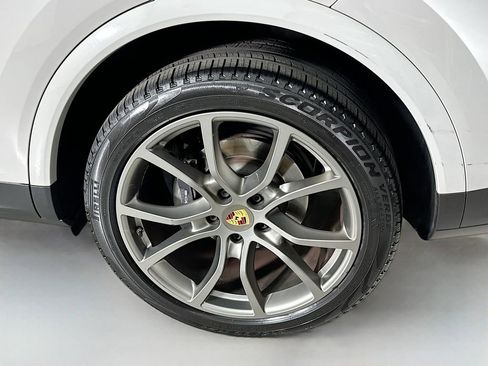 Certified 2022 Porsche Cayenne AWD/4WD image 34