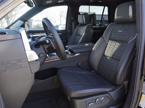 Used 2026 Cadillac Escalade Platinum Sport image 8