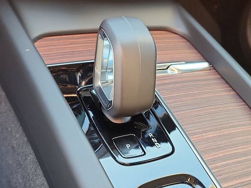 Used 2023 Volvo XC60 B5 Plus w/ Climate Package image 15