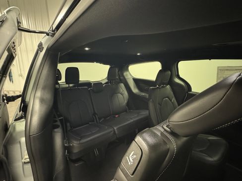 New 2026 Chrysler Pacifica Select image 16
