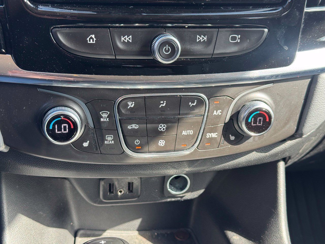 Used 2018 Chevrolet Traverse LT FWD image 9