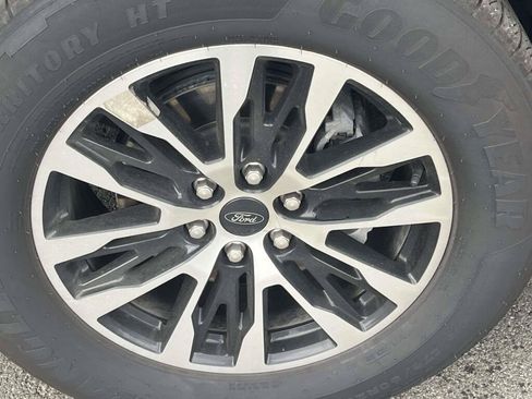 Used 2025 Ford Expedition Platinum AWD/4WD image 14