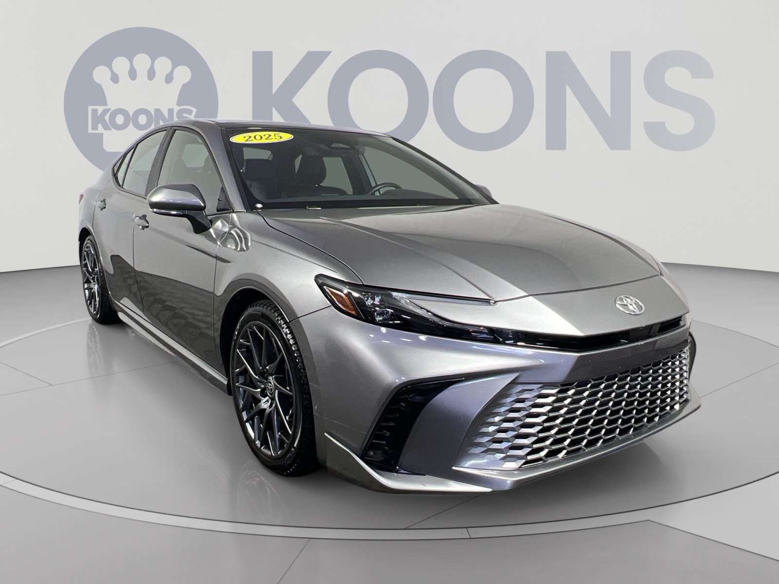 Used 2025 Toyota Camry XSE FWD image 10