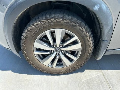 Used 2022 Nissan Pathfinder SL AWD/4WD image 2