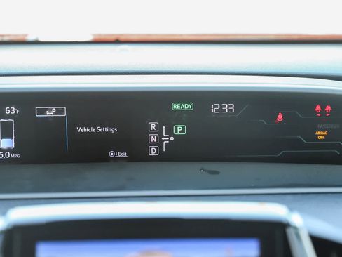 Used 2018 Toyota Prius Prime Premium image 15