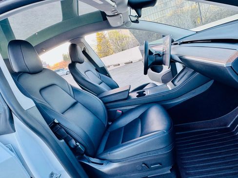 Used 2023 Tesla Model Y AWD image 14